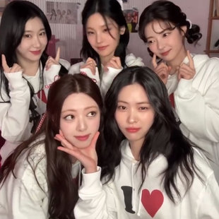 ITZY六周年FM演唱会周边黄礼志申留真同款衣服宽松印花套头连帽衫