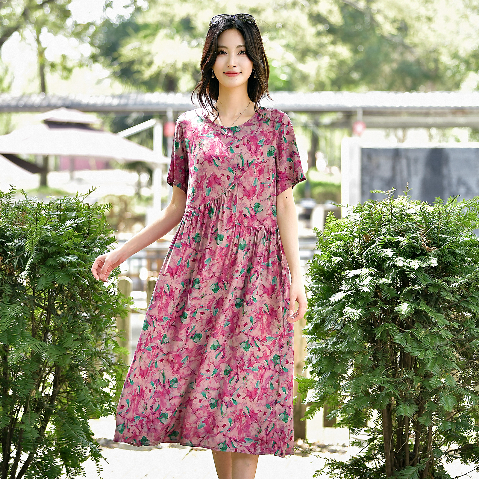 2025夏季新款棉绸连衣裙女中长款宽松大码人造棉时尚外穿度假裙子