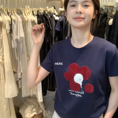 夏上新简约小众博主调性植绒花朵图案正肩短袖T恤