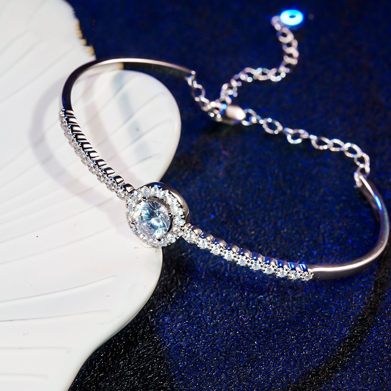 AU750纯18K白金新款美国进口D色莫桑石蛋糕圆包时尚玫瑰金手镯