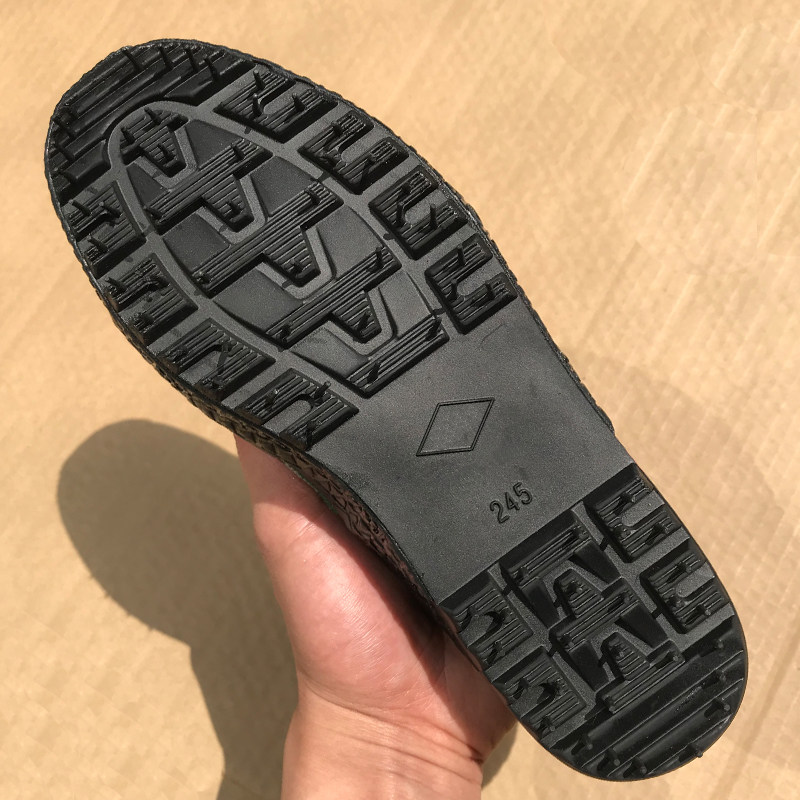 老式迷彩胶鞋户外训练鞋