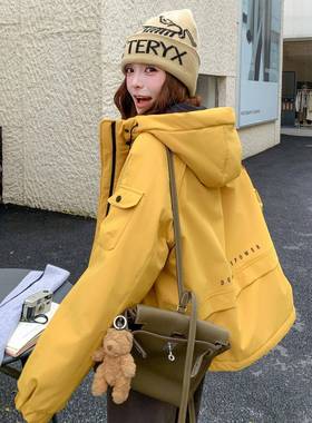 黄色工装风2B115-88连帽冲锋衣保外套女冬季220暖5百年新款加绒加