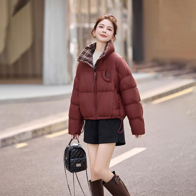 格子拼接立学子院风领羽绒服女冬季2025年新小个面包款服 HE998HE