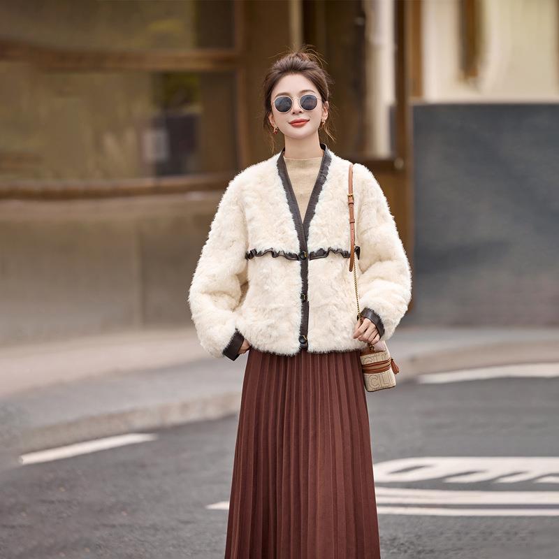 205HE5529秋冬季新款女装三粒扣皮皮拼2毛一体V领毛毛时尚外套 HE