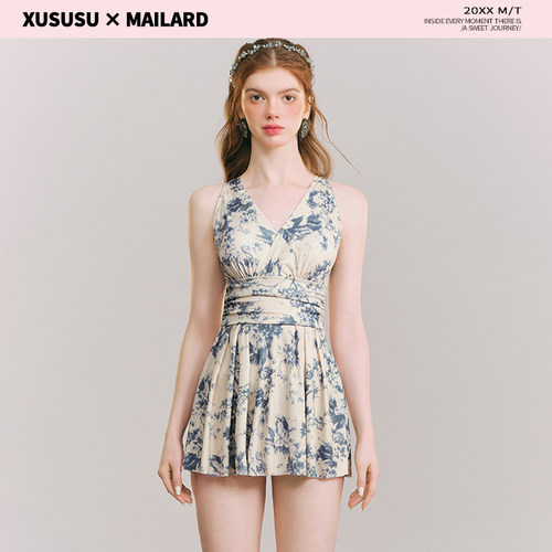 徐苏苏设计感显瘦泳衣