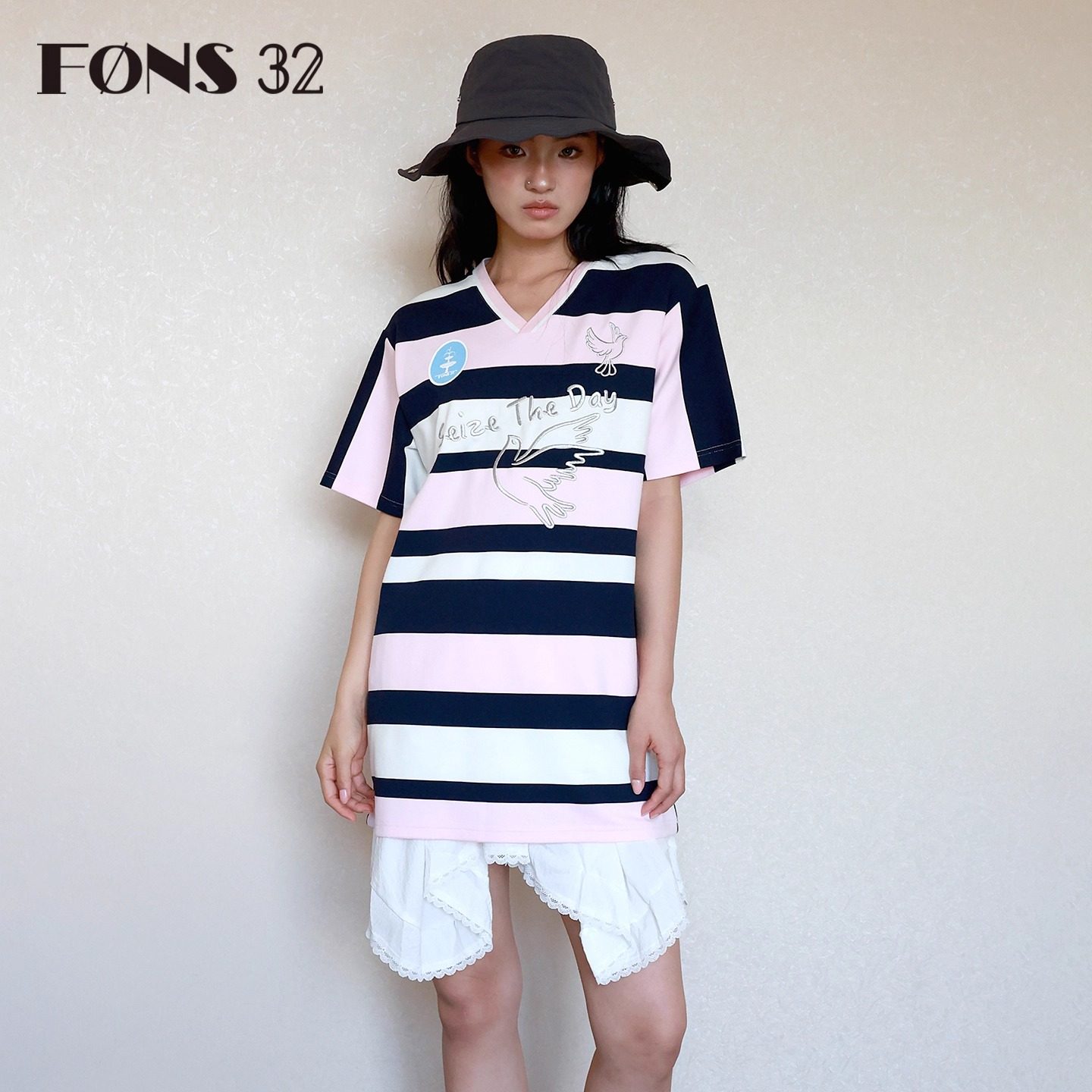 FONS32复古球衣重工刺绣条纹T恤女短袖巨好看的V领上衣小众设计感