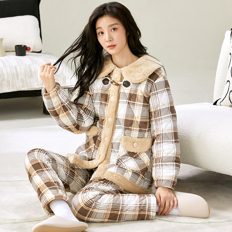 秋冬季加厚加绒女睡衣三层夹棉保暖纽扣套装格子家居服冬天可外穿