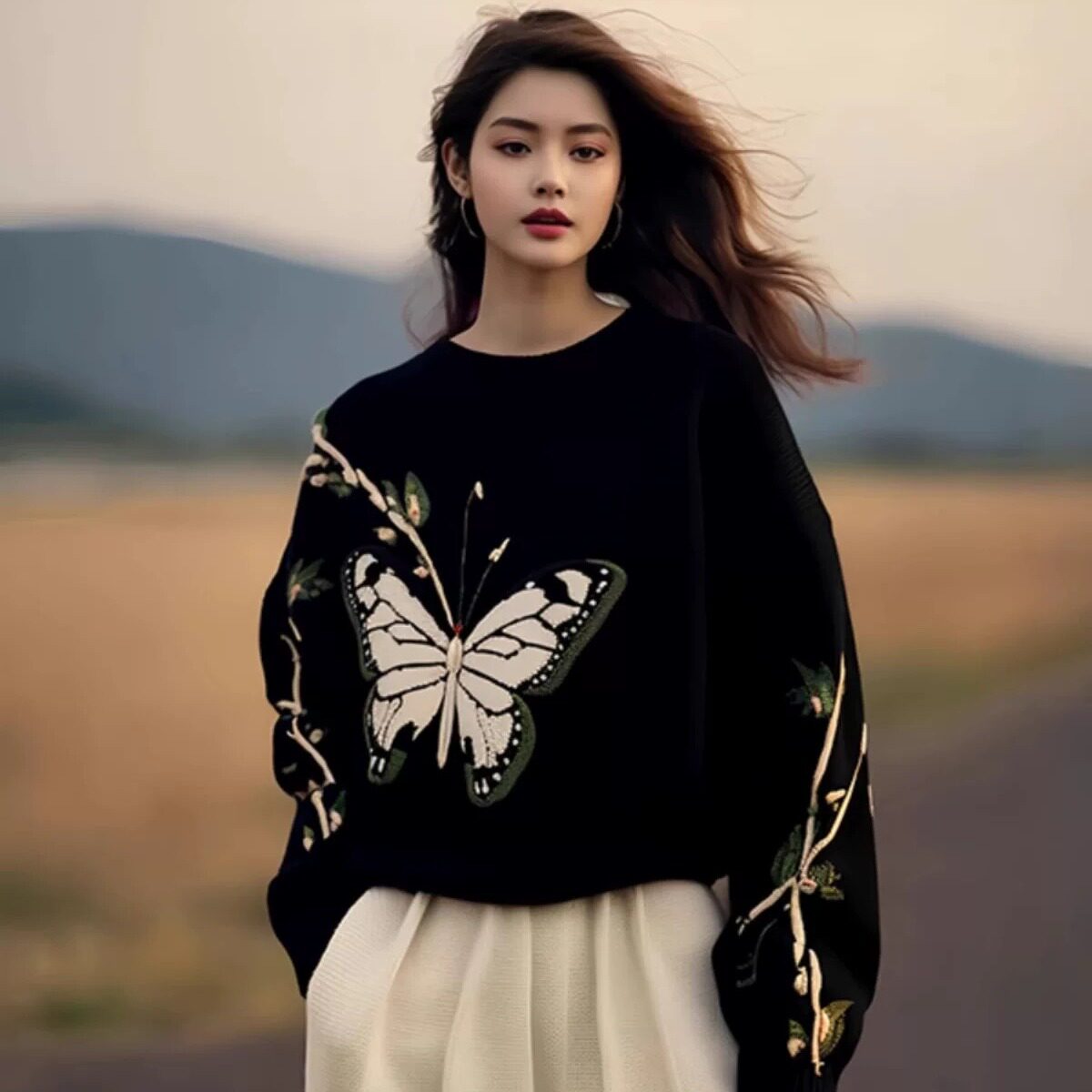 黑色蝴蝶印花毛衣女2025秋冬新款感圆领宽松慵懒风针织上衣