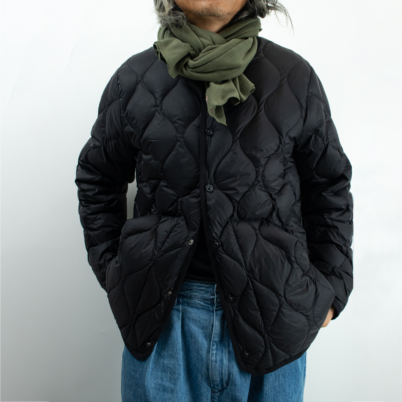 鸭绒两侧自由开合保暖圆领羽绒服