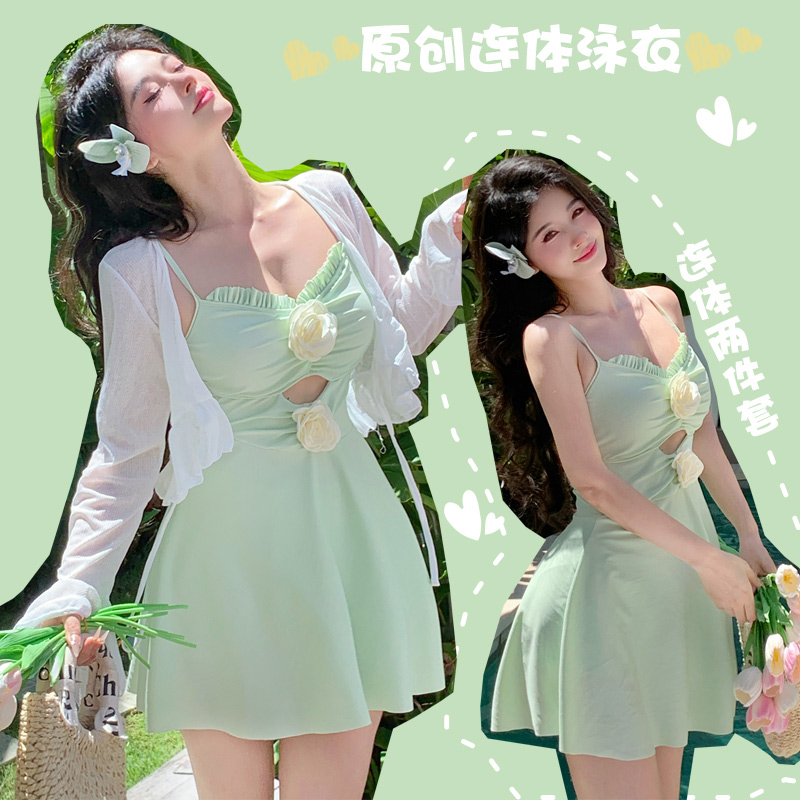 2025新款多巴胺夏泳衣女连体裙式罩衫长袖防晒度假温泉大码微胖mm
