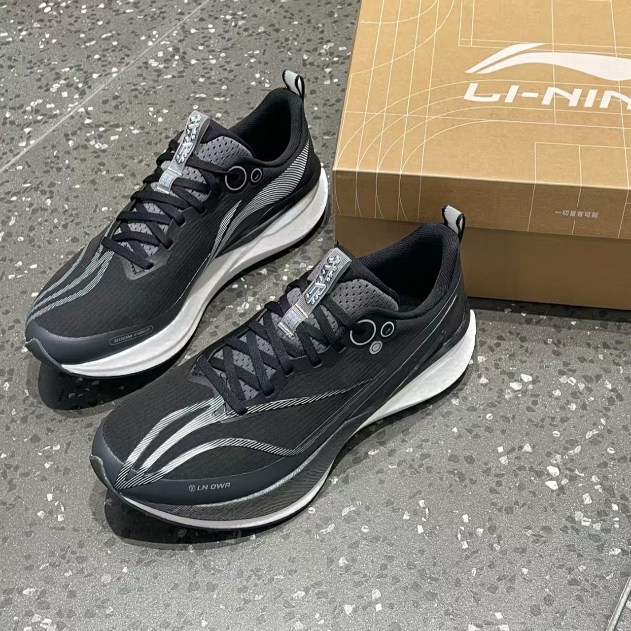 李宁男鞋赤兔8PRO秋冬款2025年新款秋冬跑鞋缓震运动鞋ARPV015