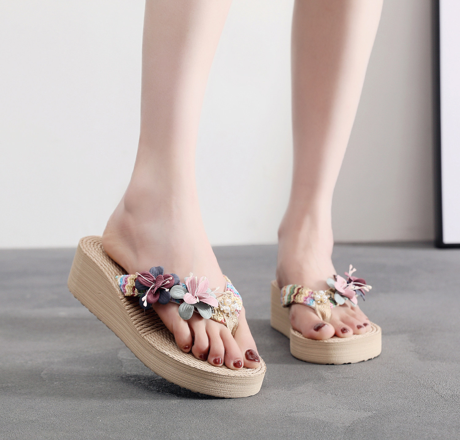 人字拖鞋女夏外穿2023新款厚底坡跟夹脚趾增高跟三亚海边沙滩凉拖