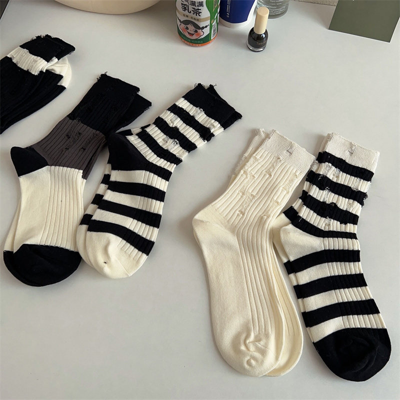 破洞袜子女 春夏中筒袜ins潮棉袜网红乞丐袜情侣中筒黑白堆堆袜子