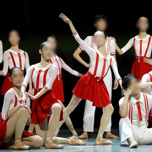 现代芭蕾舞服《榜样》男女群舞中小学生红色背带裙演讲会舞服定制