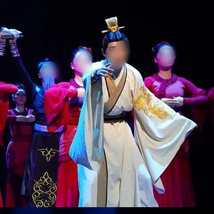 第八届大学生舞蹈《海昏·“玉”见舞人》男女群舞宽袖交领表演服