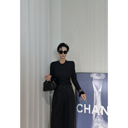 Dan Dan 黑色新中式国风毛毛袖子修身T恤女