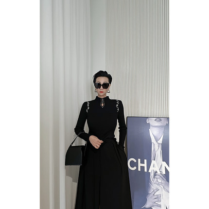 Dan Dan 黑色珍珠高领长袖针织衫女