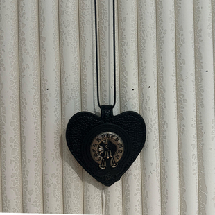 Dan 黑色爱心皮质项链女