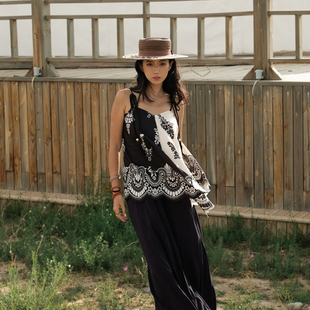 猫之旅店民族风吊带黑白撞色印花宽松不规则下摆拼接系带背心度假