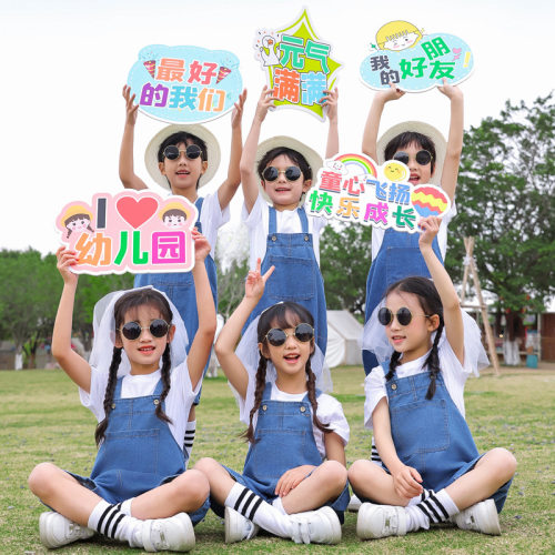 幼儿园牛仔背带裤毕业服季摄影拍