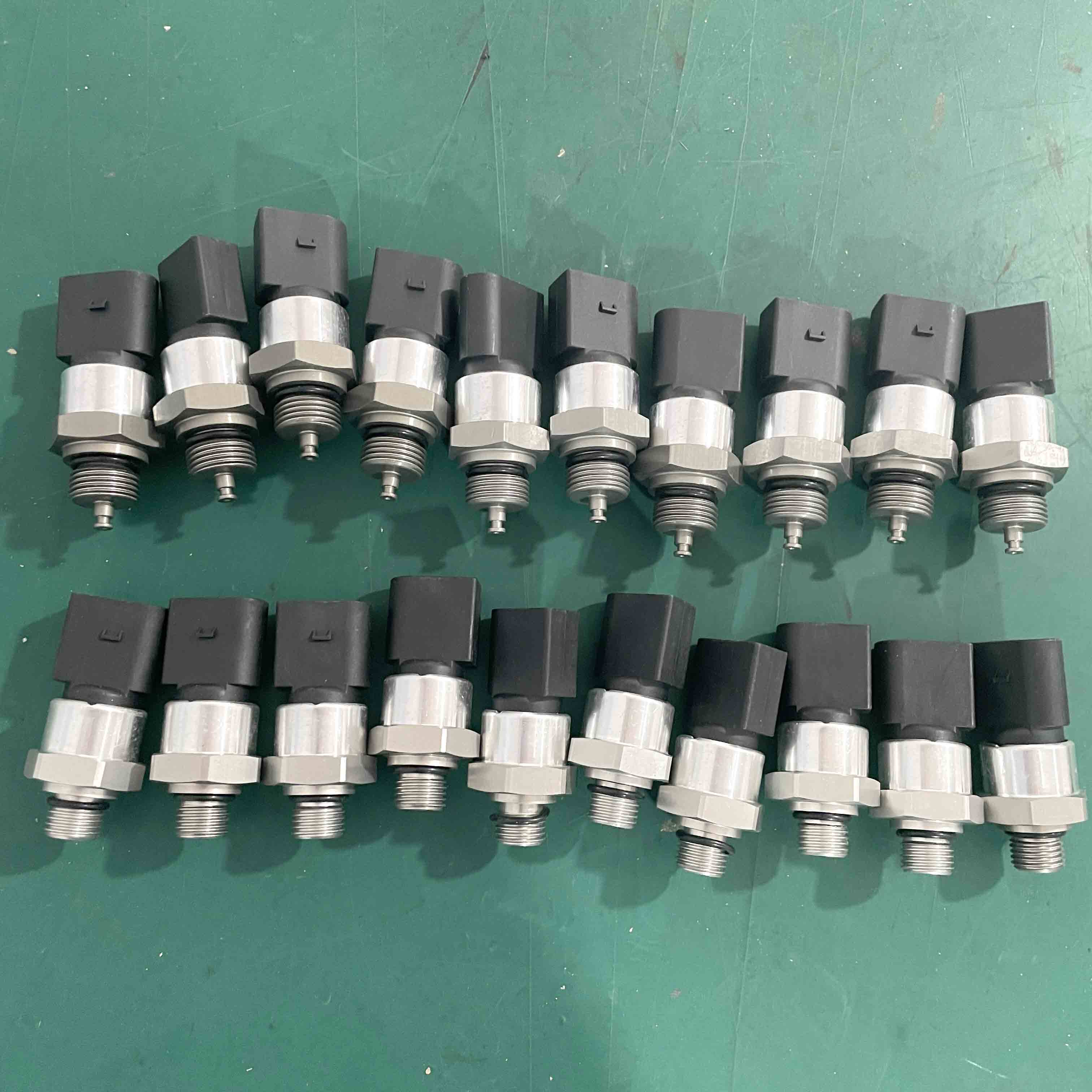 适配奔驰尿素泵空气压力a006157428尿素压力传感器a006157528