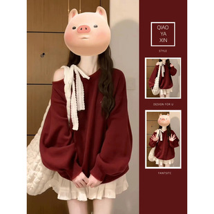 秋冬季慵懒风宽松红色设计感露肩长袖上衣搭配半身百褶短裙两件套