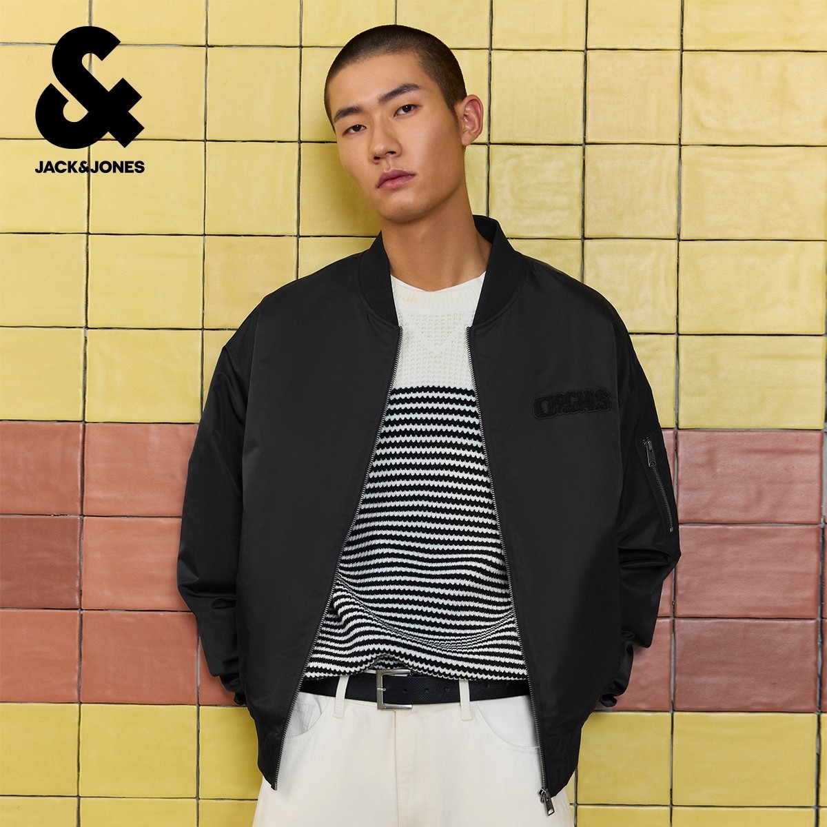 杰克琼斯男装冬夹克棒球领领型罗纹领口胸前字母装饰款长袖上衣