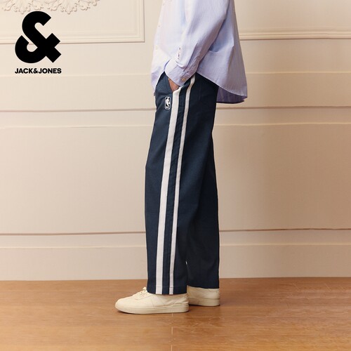 杰克琼斯NBA联名男装休闲裤贴布抽绳腰撞色织带宽松休闲裤子