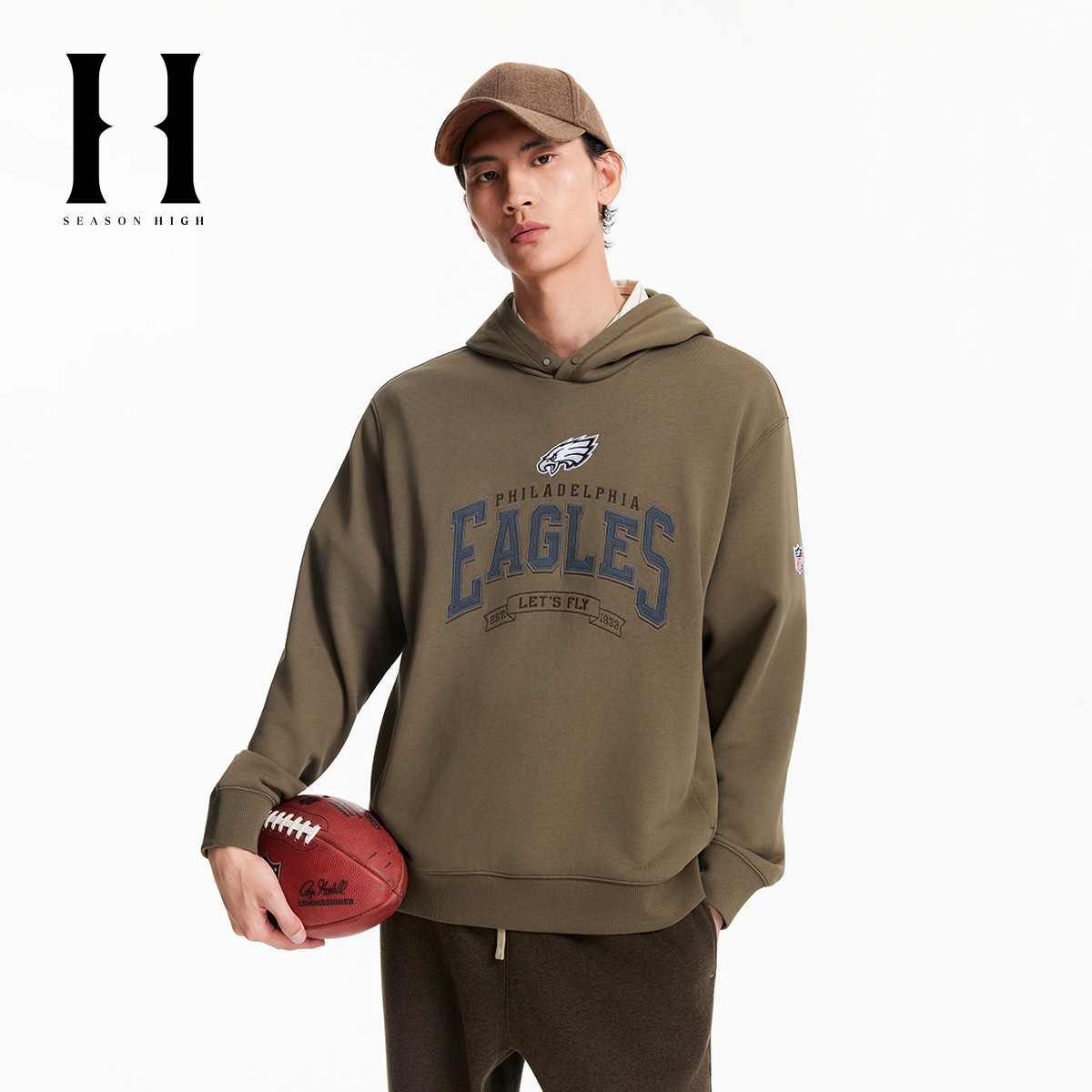 绫致SEASON HIGH男装NFL联名老鹰队秋季卫衣连帽字母刺绣贴布上衣图片