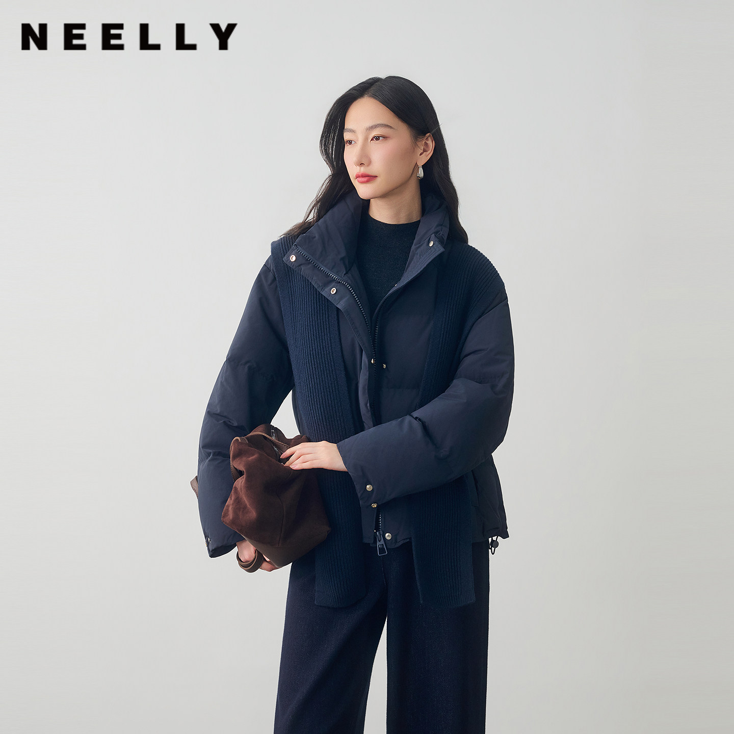 NEELLY纳俪商场同款冬新款藏青立领围巾针织羽绒服女复古显白外套