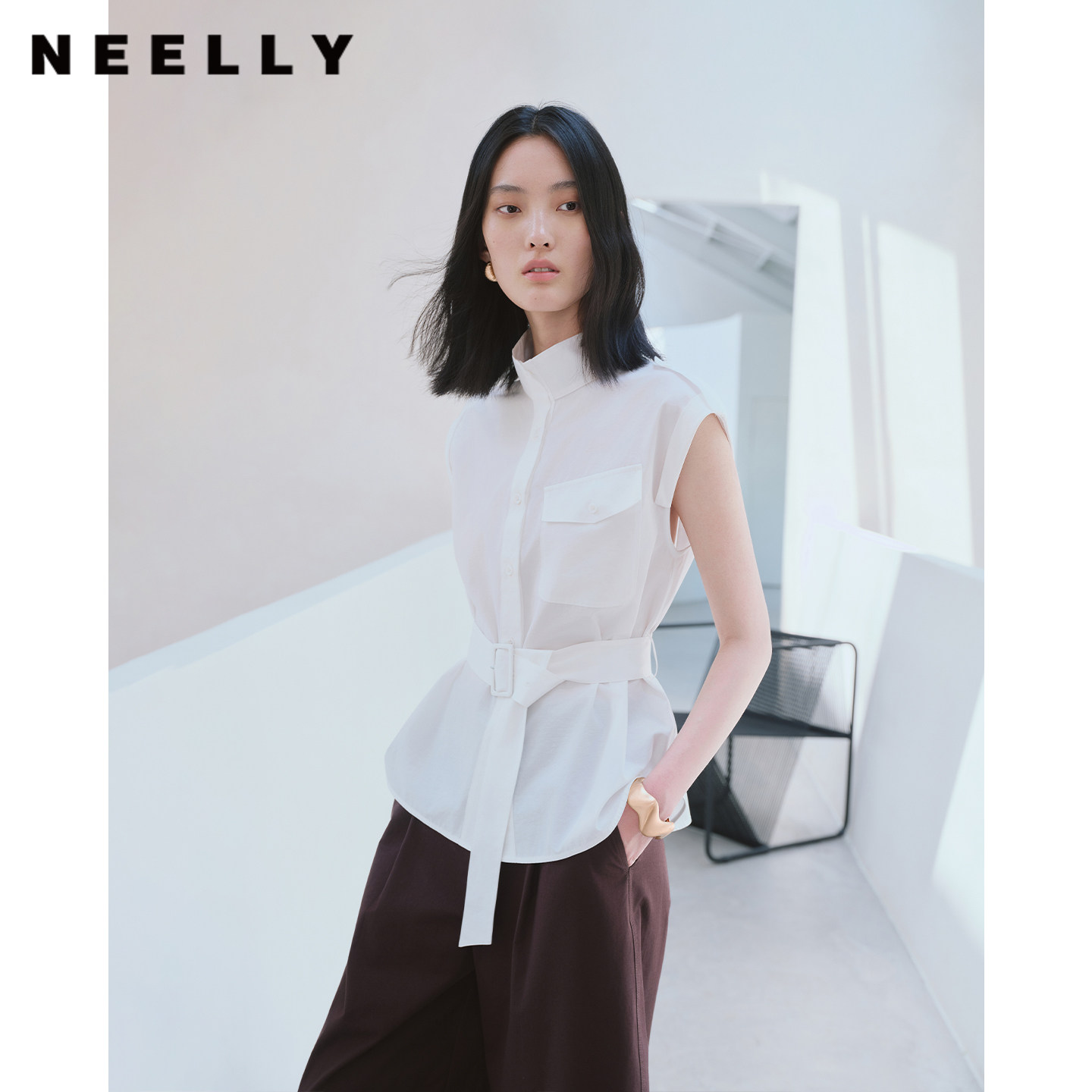 NEELLY纳俪商场同款秋季新款立领无袖收腰衬衫女职场通勤干练上衣