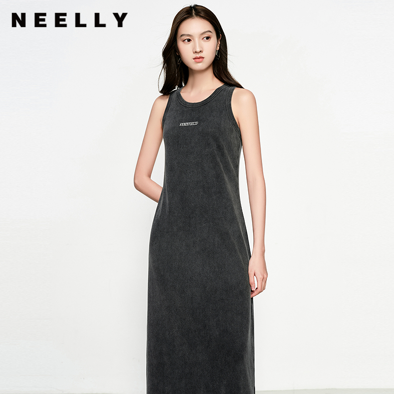 NEELLY纳俪商场同款秋冬新款休闲松弛背心连衣裙女字母印花中长裙