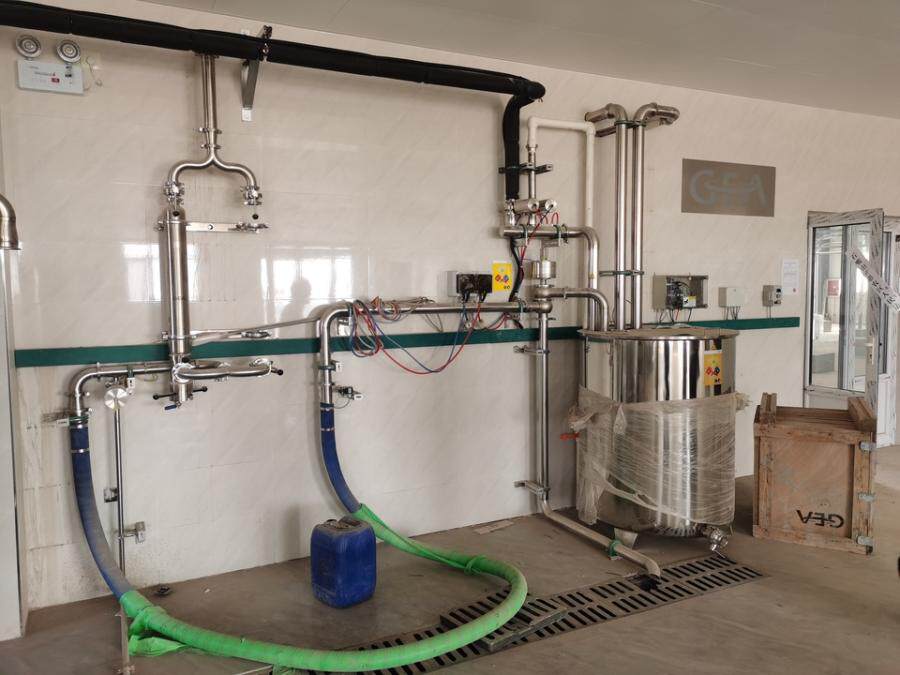 4月16日石嘴山市科技公司机器设备2项、为转盘式挤奶机、型号：80位T8900、待挤厅冲洗（4阀3泵）网络拍卖公告