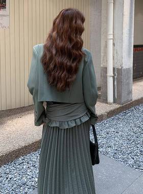 C255-F67绿色不规小香风西2套装装裙2025新款女02则5秋好看百褶裙