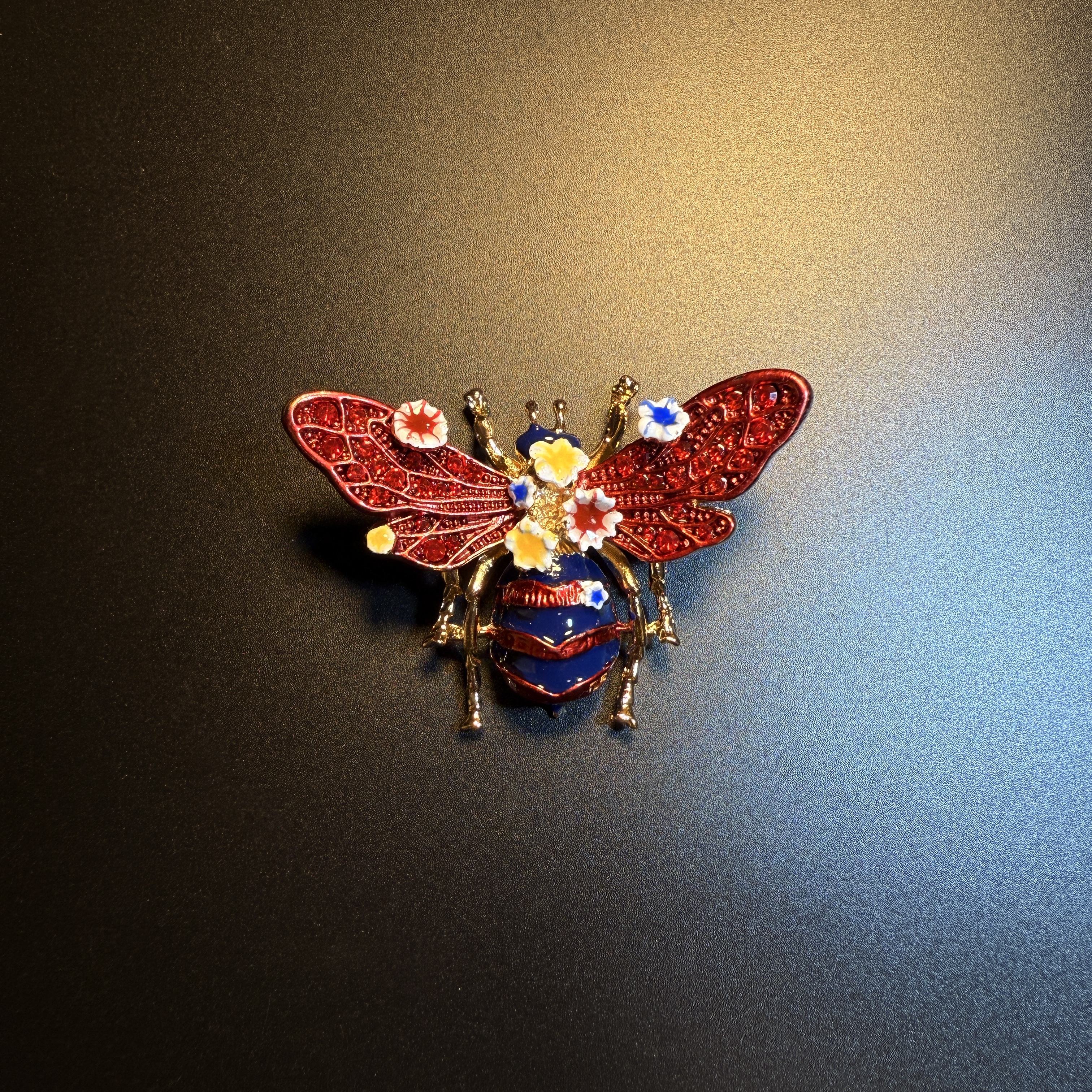 开花的橄榄 Vintage古着 Art Buzz红色蜜蜂花朵胸针