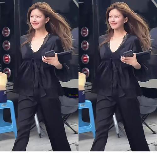 赵露思同款真丝带胸垫蕾丝睡衣女