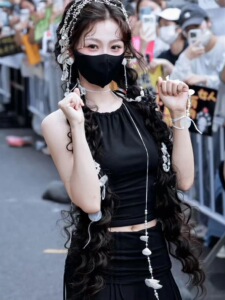 明星虞书欣同款2026黑色无袖短款背心+高腰不规则半裙甜酷套装夏