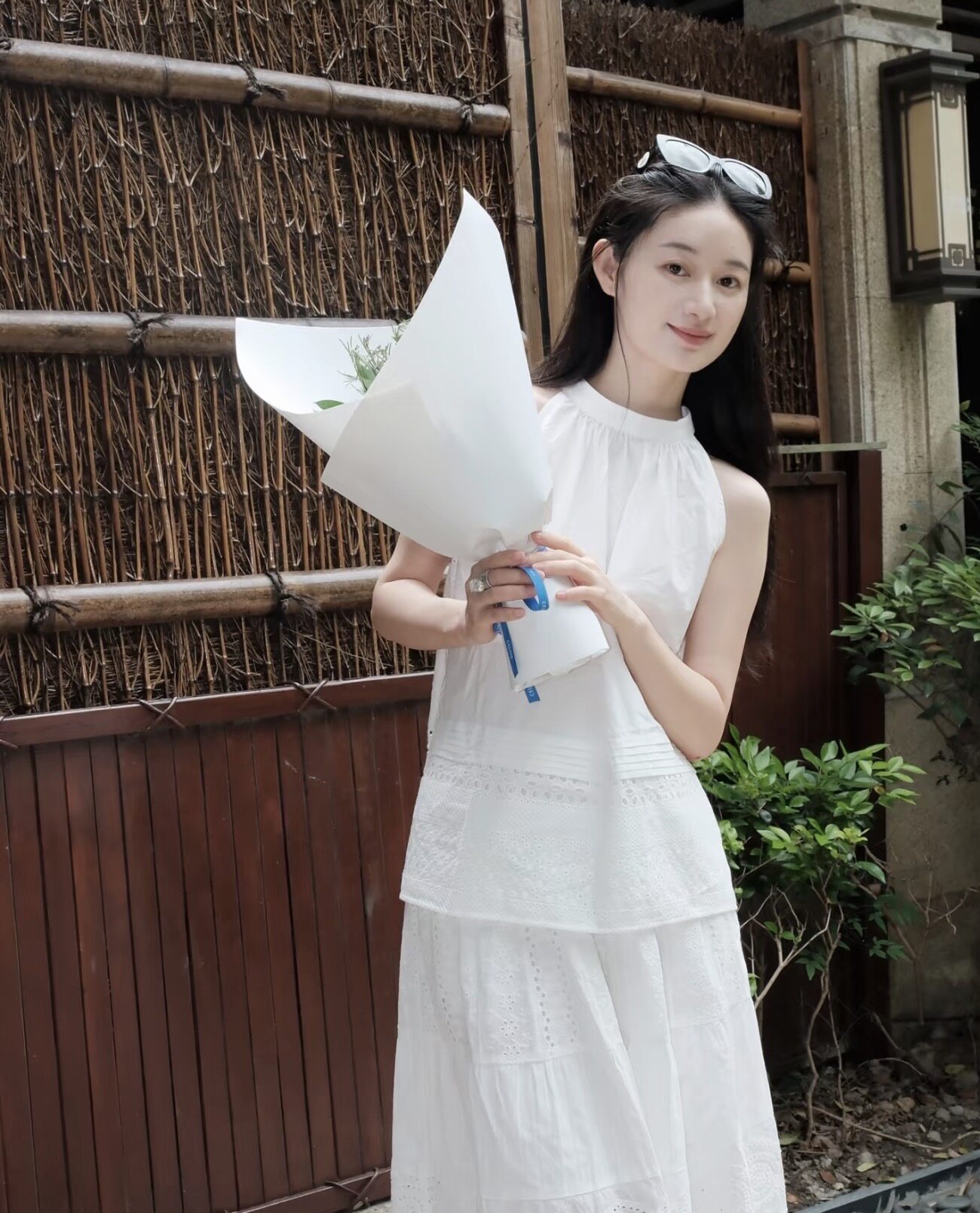 明星郭晓婷同款白色挂脖上衣波浪边镂空刺绣半身裙套装夏新款