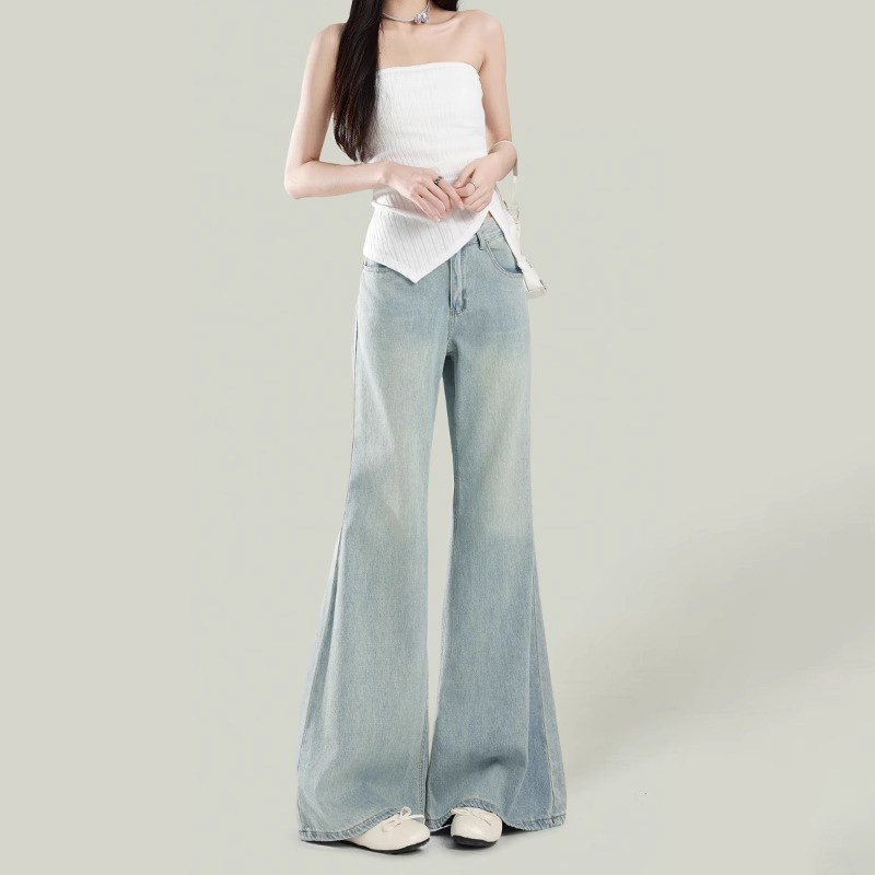 不贴腿高腰微喇叭牛仔裤女