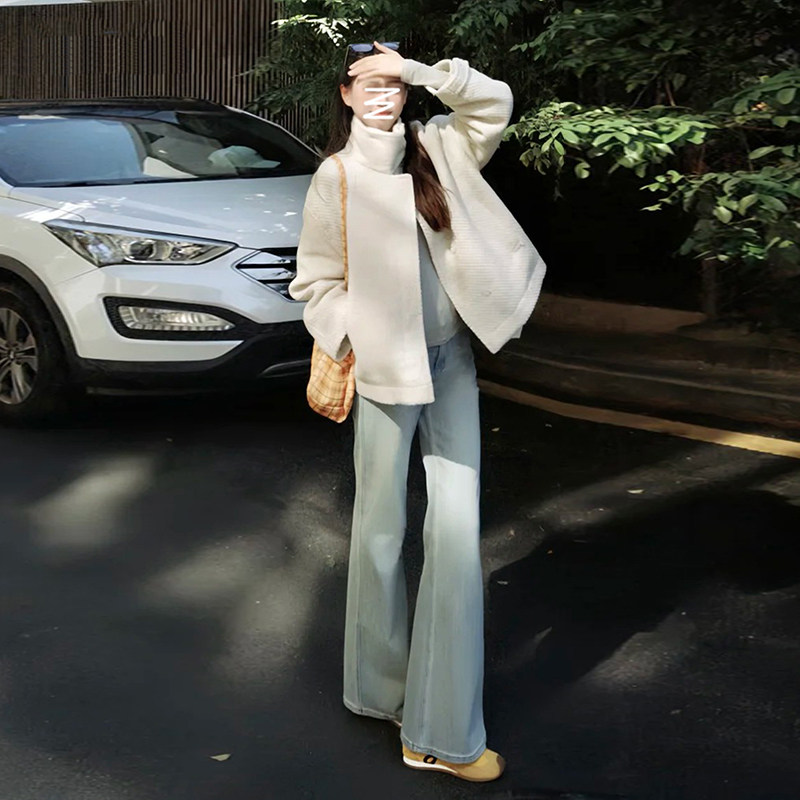 浅蓝色高腰微喇牛仔裤女冬季