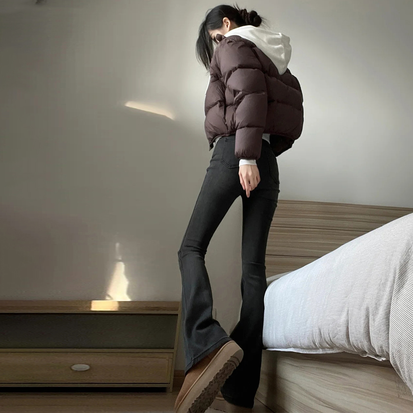 黑色微喇牛仔裤女秋冬2025年