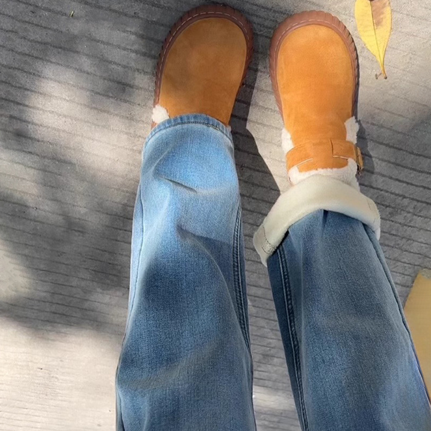 浅蓝色加绒阔腿牛仔裤女2025