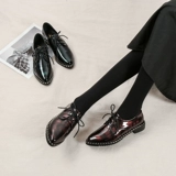 Женские туфли в британском стиле указали небольшие кожа