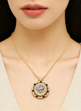 复古风浮雕古币千里马彼得兔吊坠项链镶嵌人工彩宝轻奢毛衣链饰品