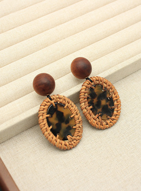 秋季新款夸张复古个性本片雕花耳钉高级感气质椭圆木头耳环饰品
