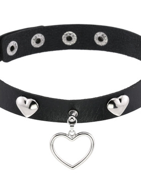 黑色pu皮镂空吊坠爱心项圈