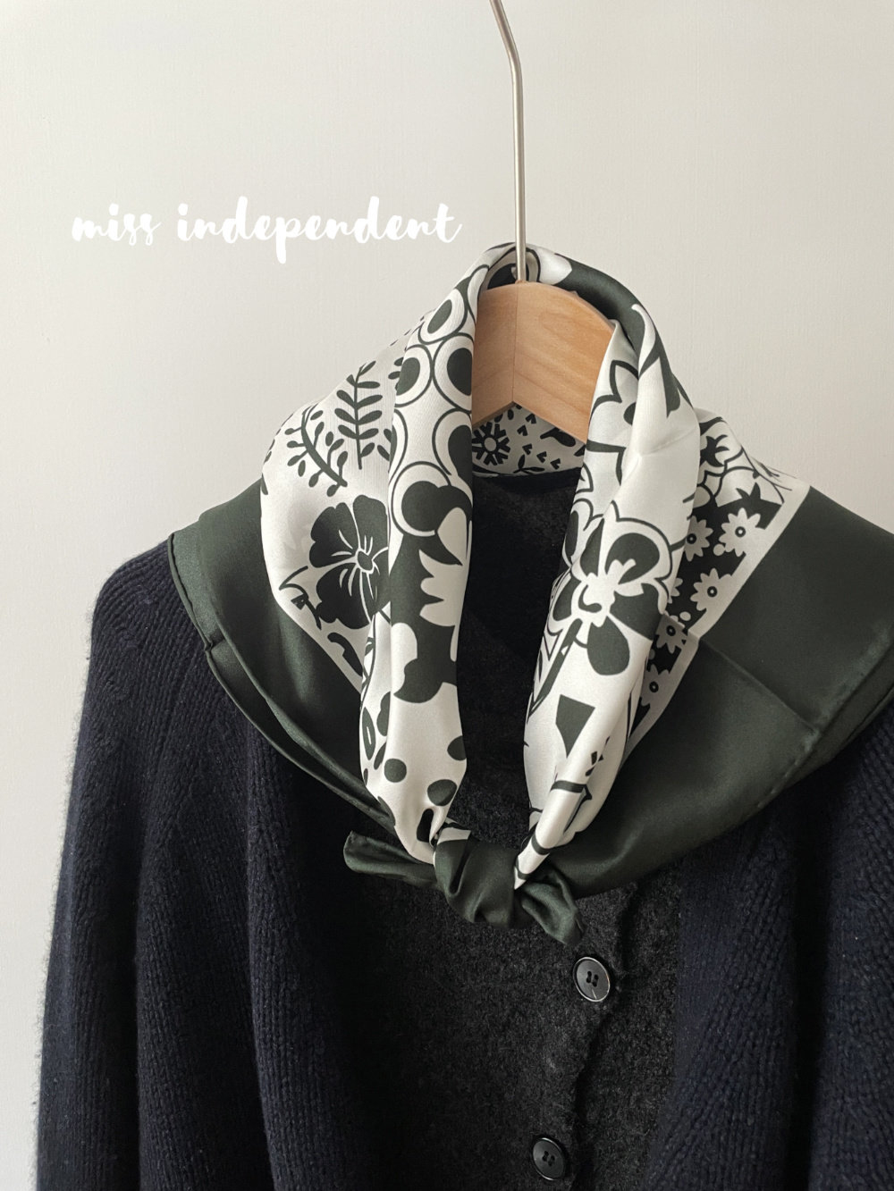 法式黑绿色印花真丝斜纹小方巾