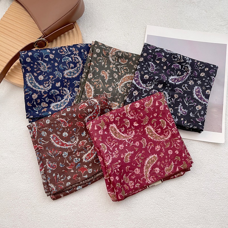 法式丝巾女秋冬季复古深绿色印花围巾女方巾小披肩白啊装饰小领巾