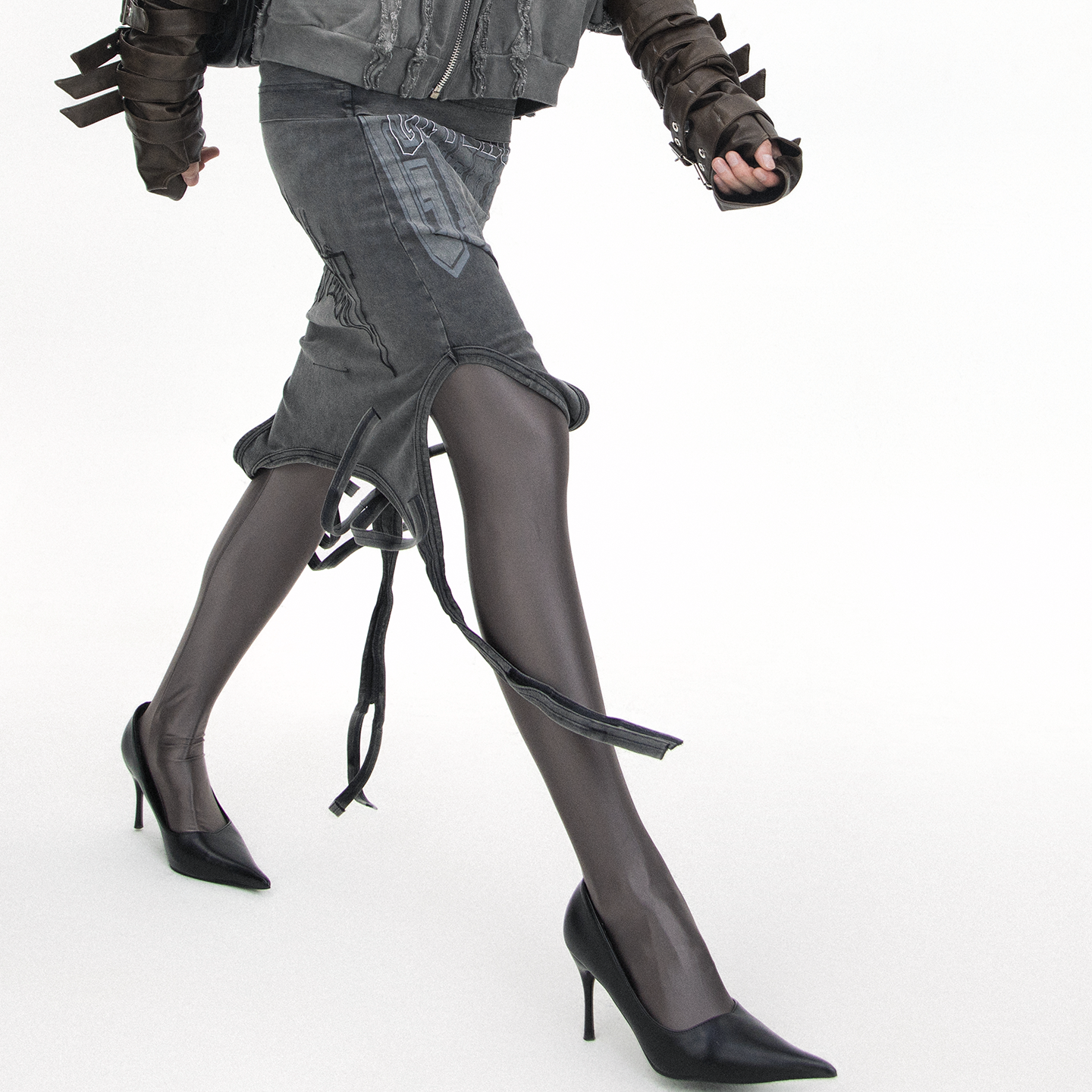 SS2L银色光泽感油亮y2k千禧辣妹显瘦压力三角裆弹力连裤袜打底裤