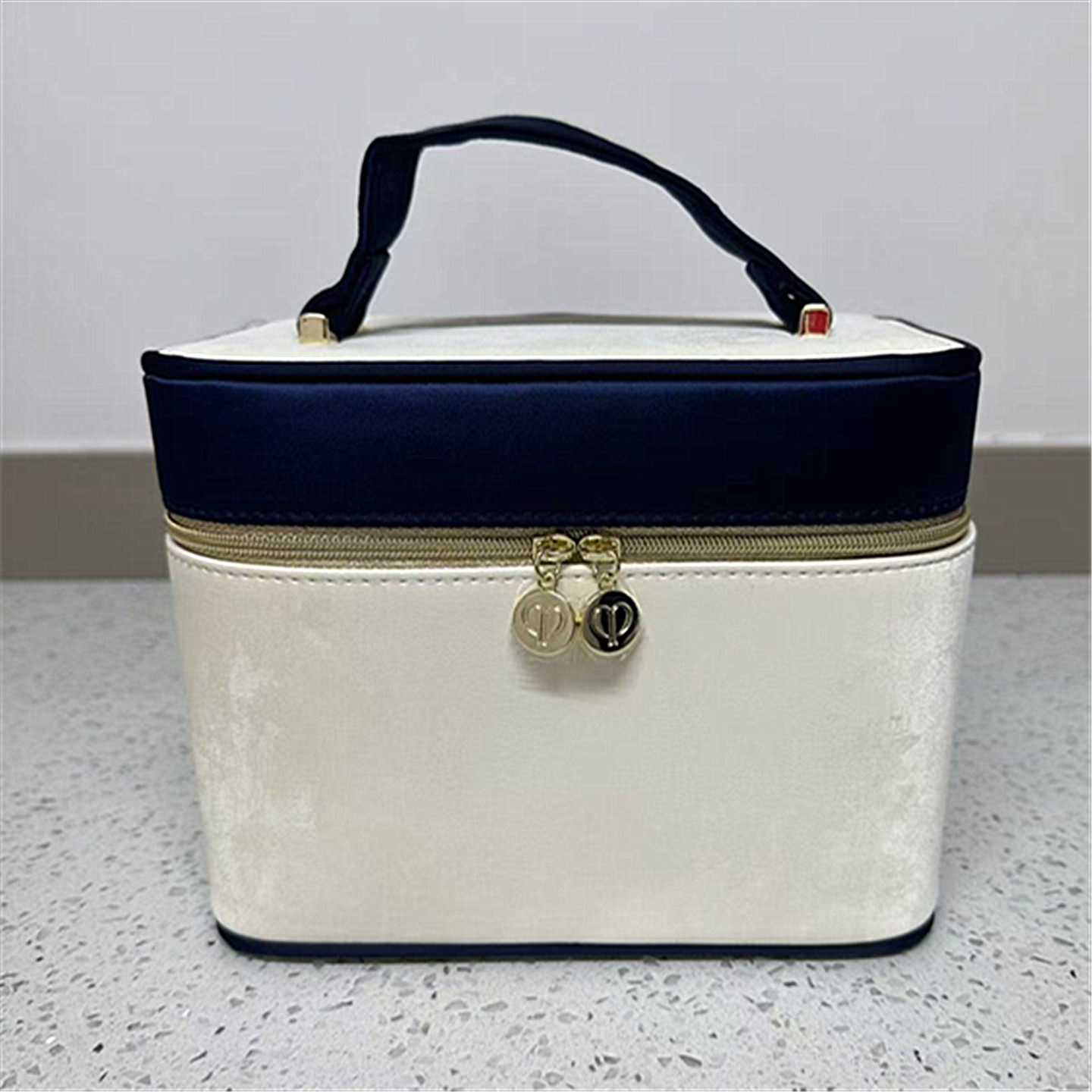 包邮CPB肌肤之钥礼遇化妆包蓝白拼接化妆箱简约时尚手提包双拉链